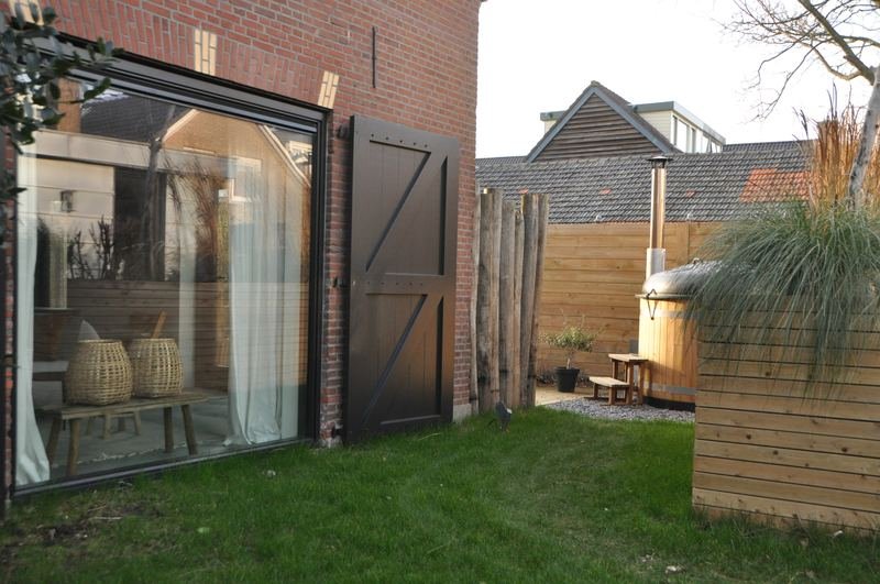 De bollenschuur met tuin en hottub